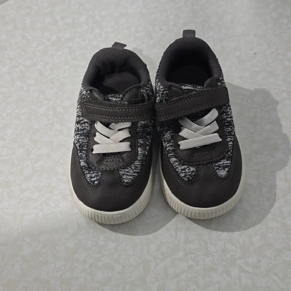 Carters‎ Toddler Gray Sneakers Size 6
